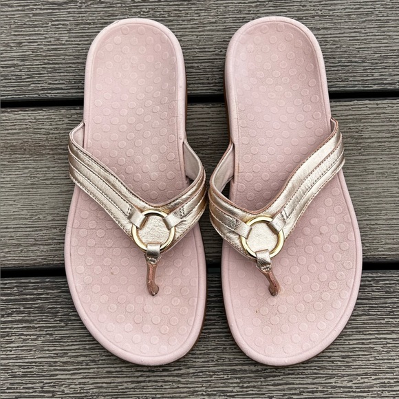 Vionic Pink Blush Flip Flop Sandals with Gold Accent Size 10 - Picture 1 of 6